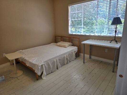 Room for rent upstairs-1