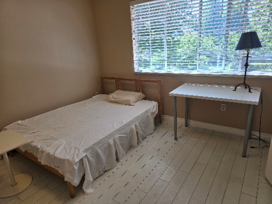 Room for rent upstairs-1