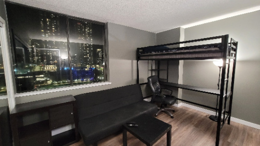 駅に近い個室　ー　プールとサウナとジム付すべて込み＄850-1