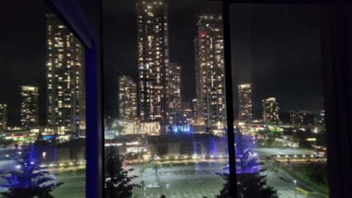 駅に近い個室　ー　プールとサウナとジム付すべて込み＄850-1