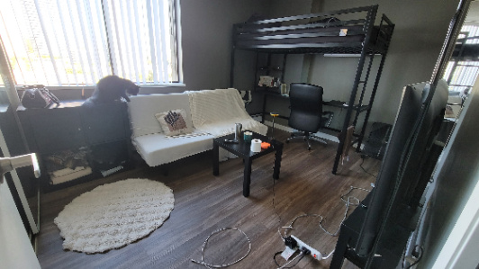 駅に近い個室　ー　プールとサウナとジム付すべて込み＄850-1