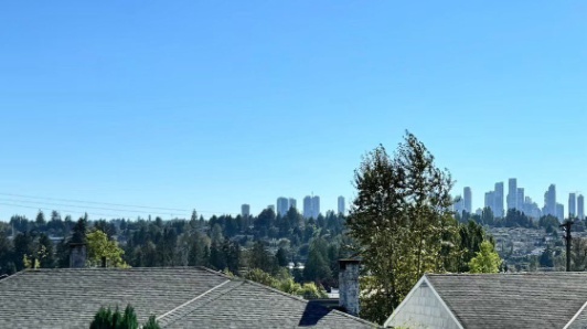 5 min Walk to Skytrain (Burnaby/Brentwood) Female Roommate Wanted-1