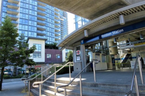 5 min Walk to Skytrain (Burnaby/Brentwood) Female Roommate Wanted-1