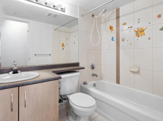 3 BEDROOM 2 BATHROOM CONDO FOR RENT. 5 MIN WALK TO JOYCE SKYTRAIN STATION-1