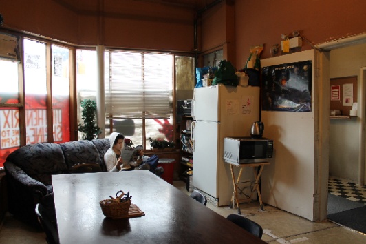 Three private, single rooms avail Dec 1st - Strathcona in Downtown Vancouver-1