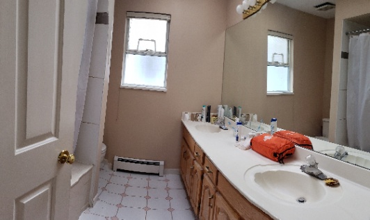 Room for rent upstairs-1