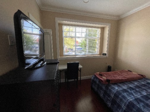 Furnished bedroom with Private Bathroom in Beautiful Home-1