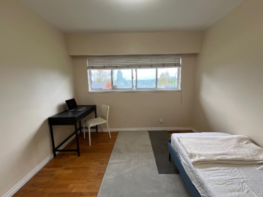 5 min Walk to Skytrain (Burnaby/Brentwood) Female Roommate Wanted-1
